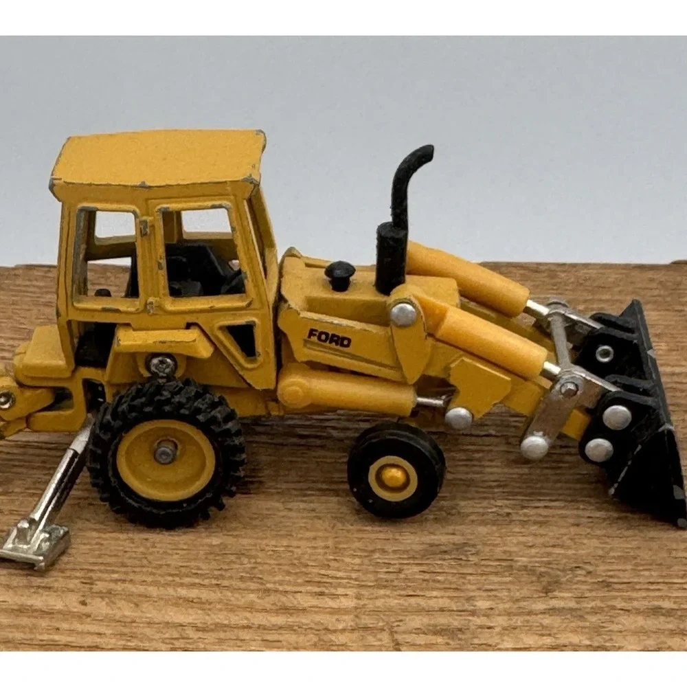 Vintage ERTL Ford Tractor Loader Backhoe Diecast Toy 2288ZD Dyersville Iowa